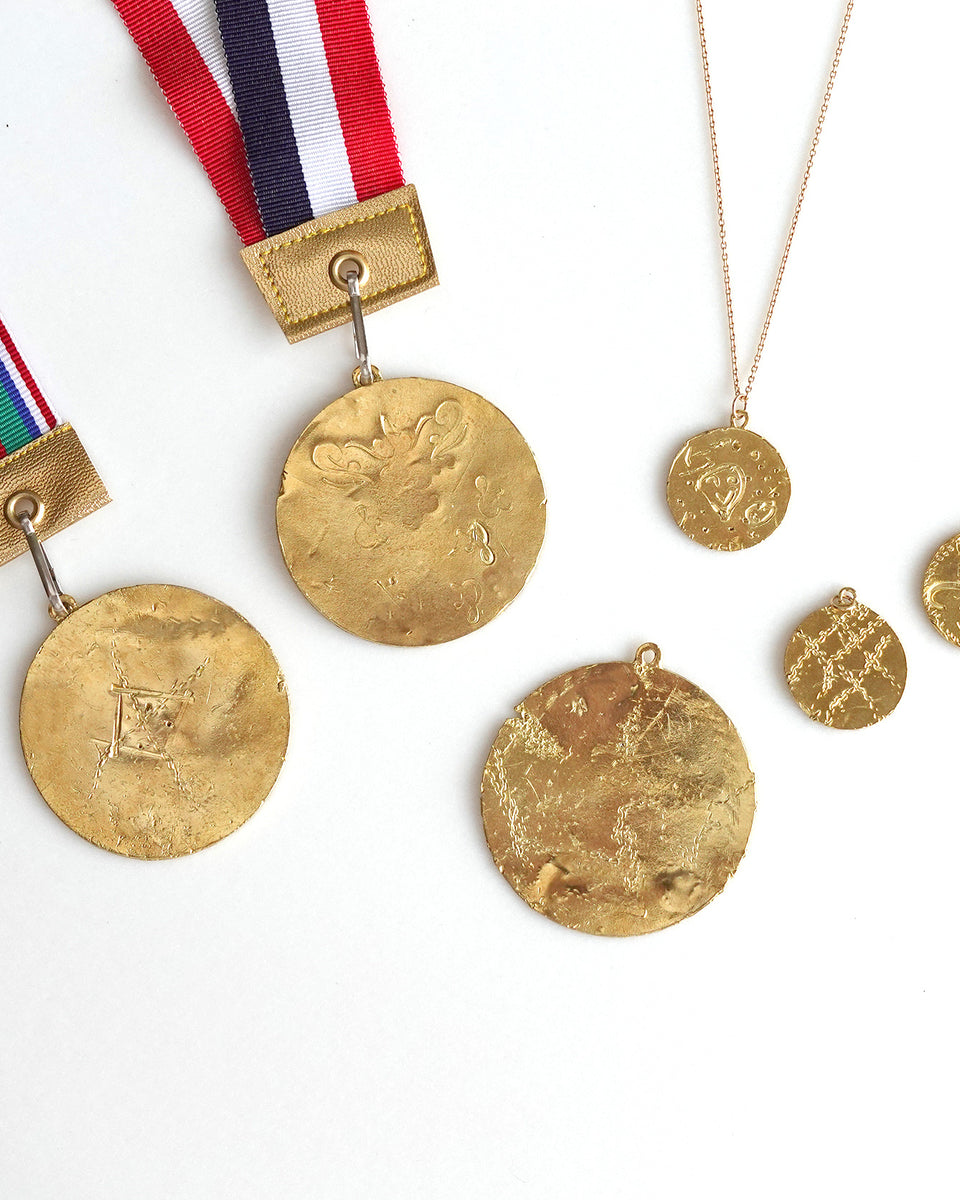 純金メッキ　メダル3個 純金 メダルのYahoo!オークション(旧ヤフオク!)の相場・価格を