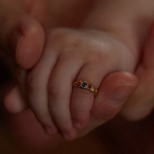 SHINDO HARUKA Order & reform Jewelry | my baby ring 産まれてきた自分の娘に贈る、親子の誕生石をぴったり並べた祝福のベビーリング